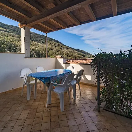 Apartment Nisportino *